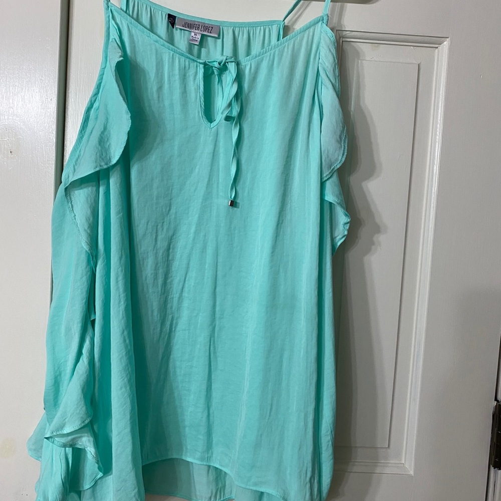 Jennifer López shirt